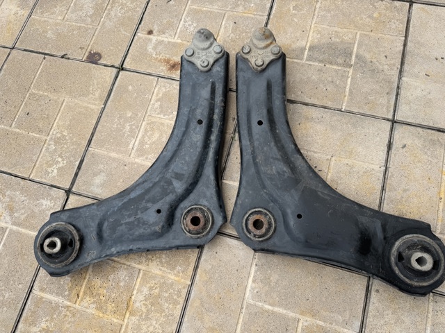 RENAULT 545006560R Нижний рычаг в наличии Черкассы