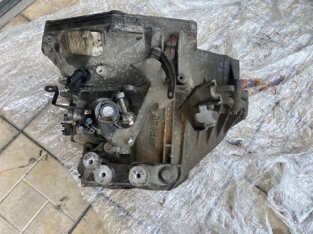 Коробка передач 55561696 OPEL