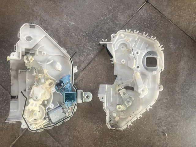 Замок передней пассажирской двери 72110SNAA13 HONDA