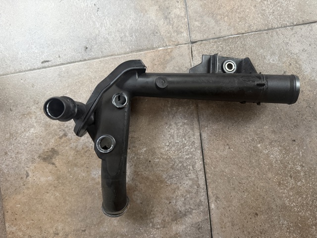 Тройник системы охлаждения 8200552604 RENAULT