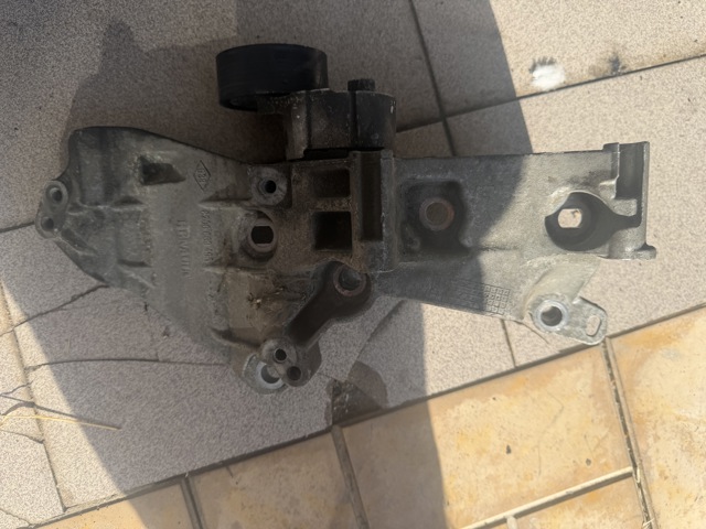 Кронштейн генератора натяжной 8200669495 RENAULT