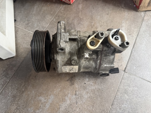 Компрессор хладагента 8FK351322741 VAG