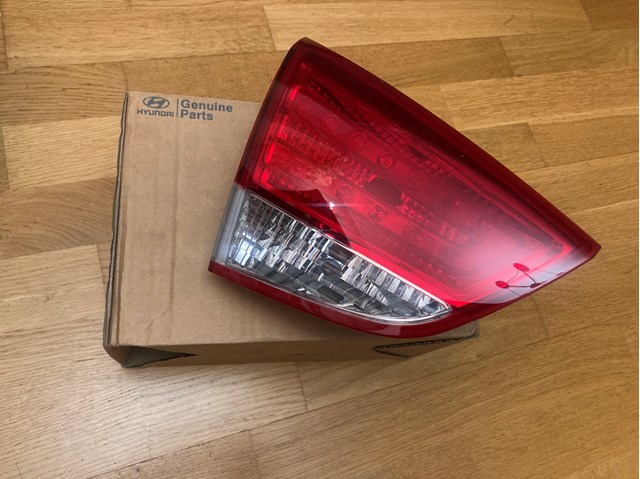 Задняя левая внутренняя фара 924052Y000 HYUNDAI
