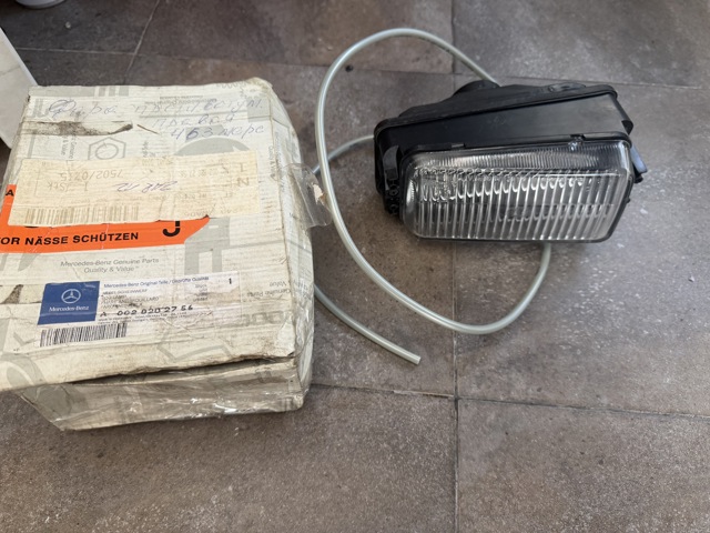 Левая противотуманная фара A0028202756 MERCEDES