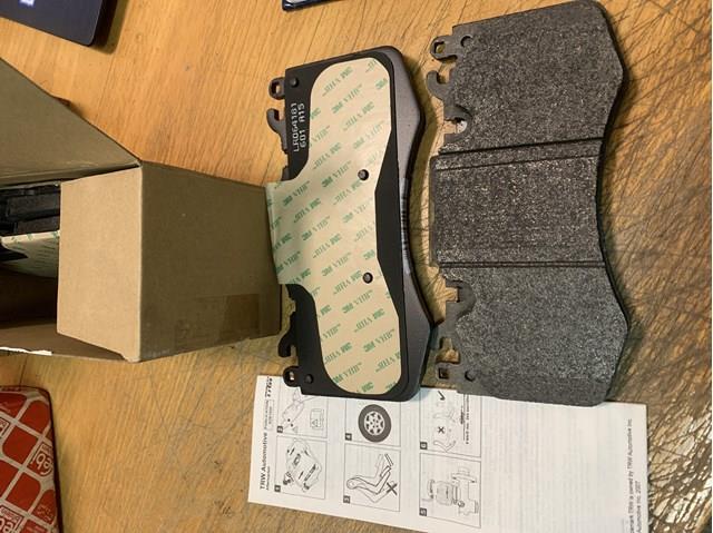 Колодки LR114004 LAND ROVER