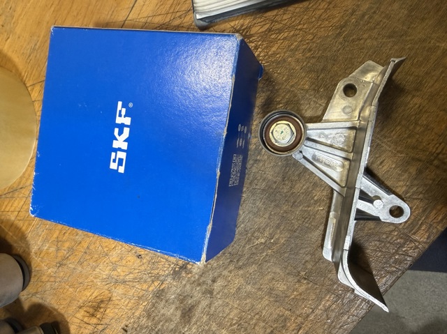 Обводной ролик ремня ГРМ VKM21170 SKF