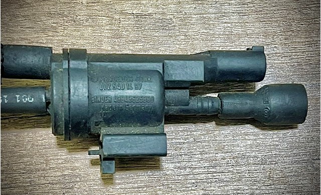 MERCEDES A0025401497 Переключающий клапан системы подачи воздуха в наличии Черновцы