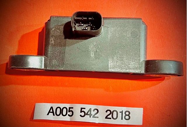 Датчик поперечного ускорения (ESP) A0055422018 MERCEDES