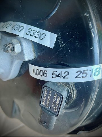 Датчик давления пневматической тормозной системы A0065422518 MERCEDES