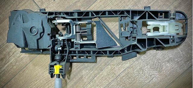 Держатель наружной ручки двери, передней левой A0997601900 MERCEDES