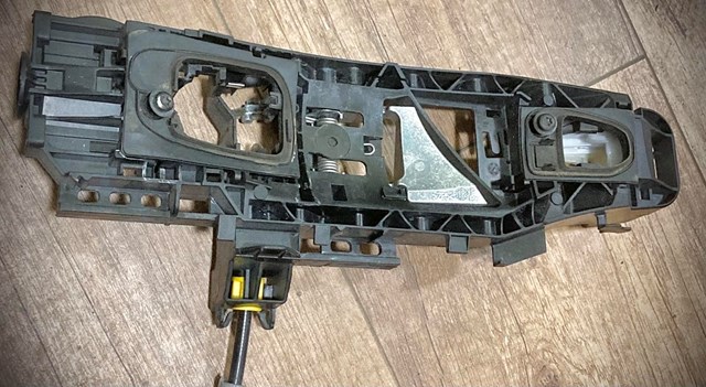 Держатель наружной ручки двери, задней правой A0997602200 MERCEDES