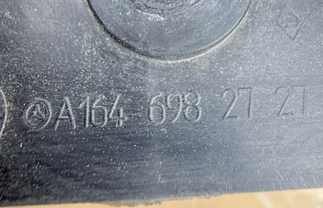 Кронштейн наружной накладки порога левой A1646982727 MERCEDES