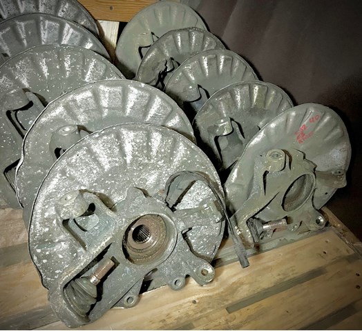 A1663500408 MERCEDES Цапфа задняя левая купить в Киев