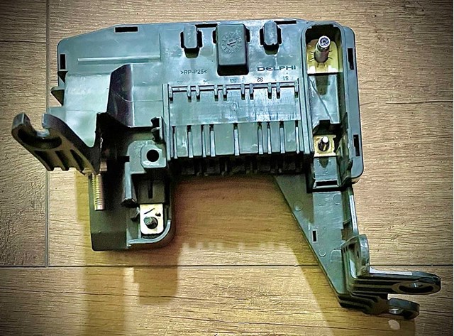 Монтажный блок предохранителей A1665409315 MERCEDES