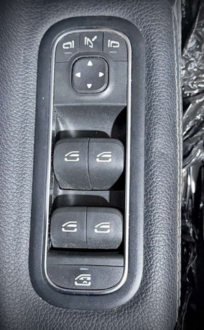 Кнопки переднего левого стекло подъемника A1679050101 MERCEDES
