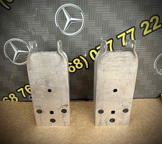 Кронштейн усилителя переднего бампера A1776202300 MERCEDES