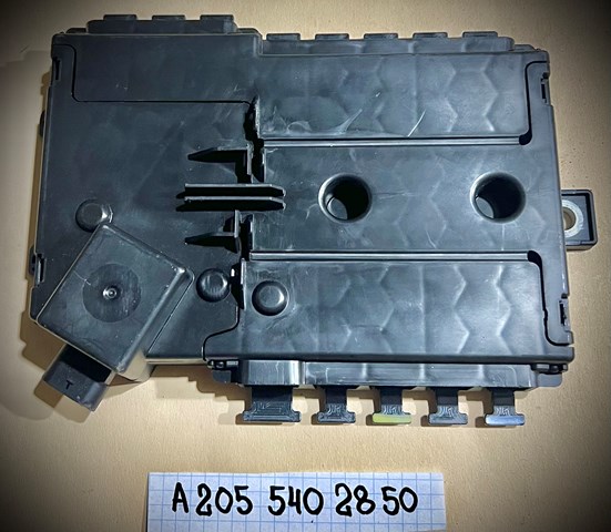 Блок реле и предохранителей A2055402850 MERCEDES