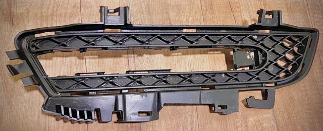  Решетка переднего бампера левая A2078800324 MERCEDES