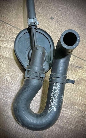 Патрубок системи охолодження A2128300496 MERCEDES