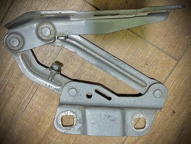 Завес капота, левый A2518800328 MERCEDES