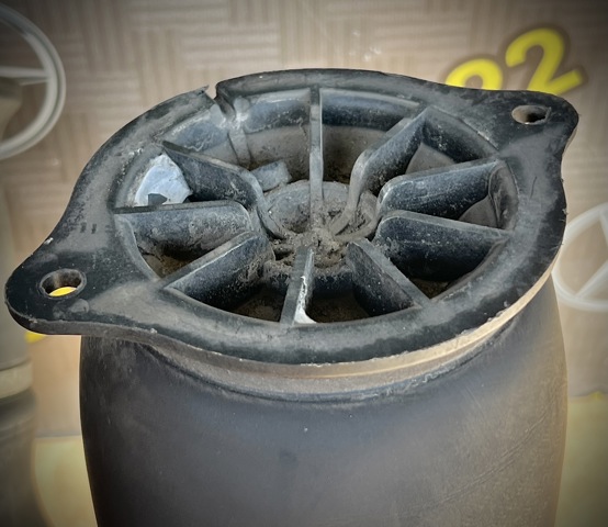 6393280201 MERCEDES Пневмоподушка (пневморессора) моста заднего купить в Чернигов