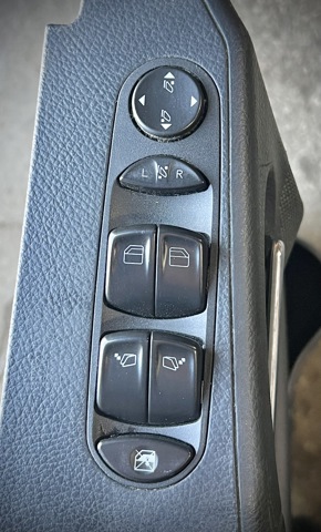 Кнопки переднего левого стекло подъёмника A6395451313 MERCEDES