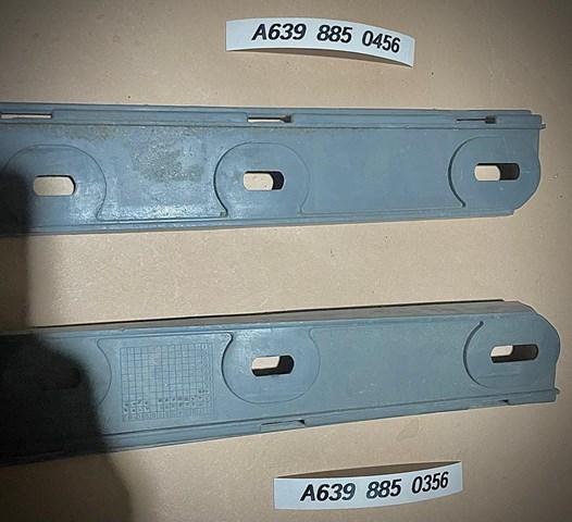 MERCEDES A6398850456 Направляющая заднего бампера правая в наличии Львов