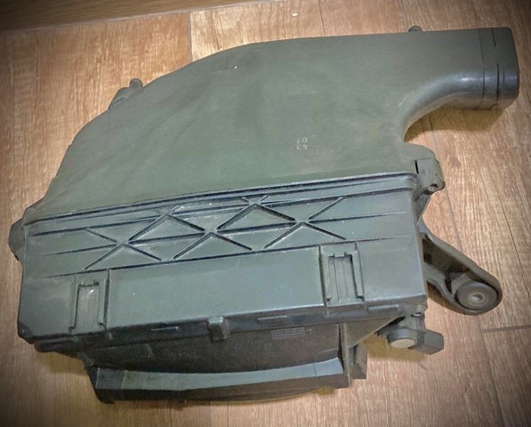 MERCEDES A6420904301 Корпус воздушного фильтра левый в наличии Днепр