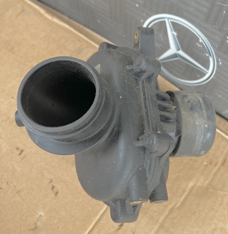 Клапан EGR системы рециркуляции отработавших газов A6421403087 MERCEDES