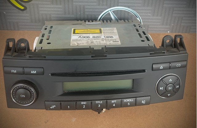 Магнитола (радио AM/FM) A9068201486 MERCEDES
