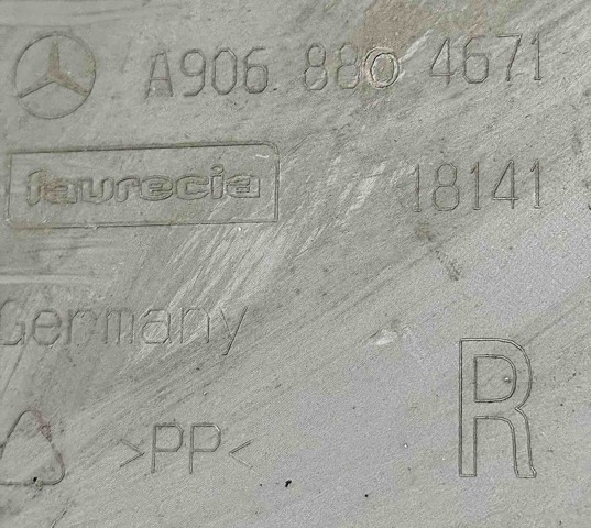 MERCEDES A9068804671 Бампер задний, правая часть в наличии Каменское