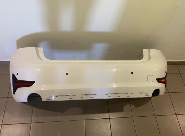 Задний бампер 51128493937 BMW