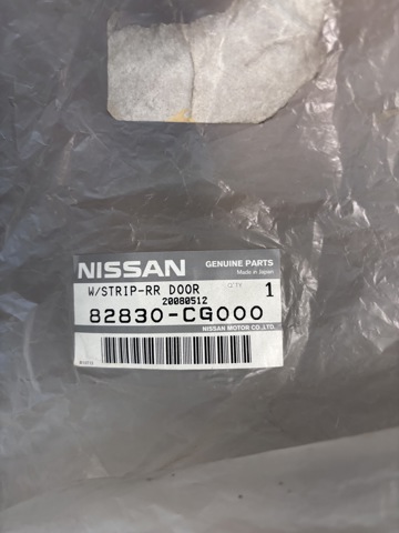 Уплотнитель двери задней, правой (на двери) 82830CG000 NISSAN