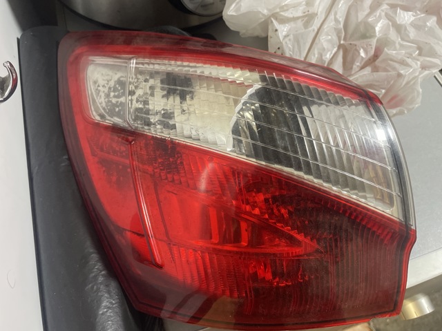 Задняя левая фара 26555BR00A NISSAN