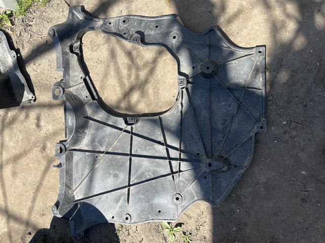 Передняя защита картера 5142042011 TOYOTA