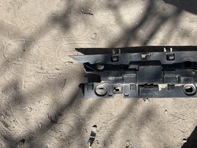 51777425460 BMW Опора порога (крепление) купить в Украина