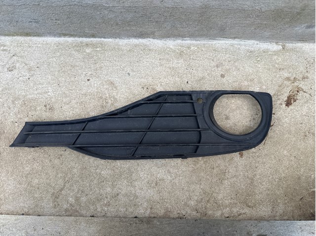 Решетка бампера переднего левая 51117255365 BMW