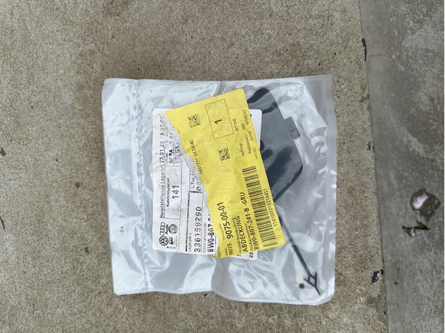 Заглушка бампера буксировочного крюка 8W0807241B VAG