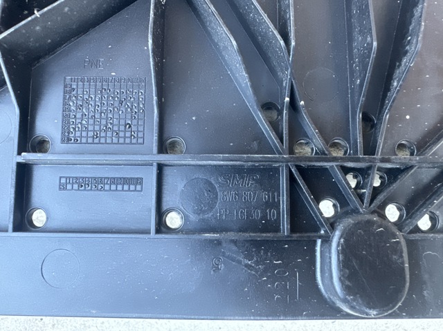 Обвес бампера 8W6807611 VAG