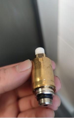 Клапан контроля давления воздуха в пневмоподушке 7L0616813B VAG