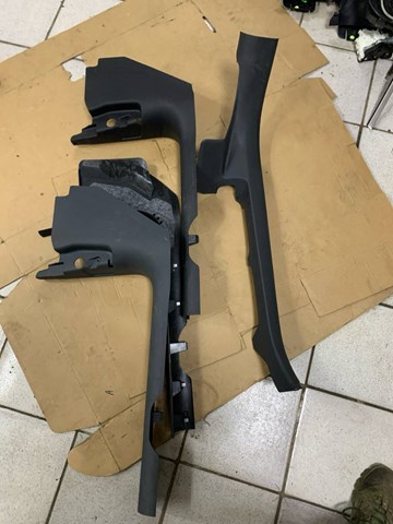 VAG 80B867271B Обшивка стойки кузова внутренняя передняя левая в наличии Ирпень