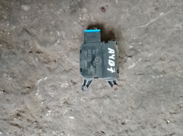 Привод заслонки печки