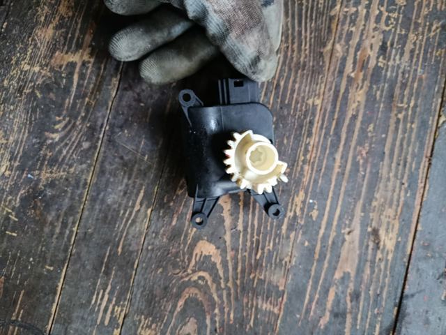 Моторчик заслонки пічки