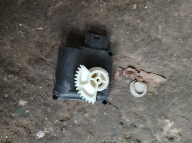 Кроковий двигун пічки