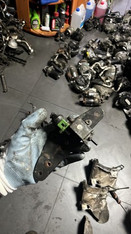 Переключающий клапан регулятора заслонок впускного коллектора