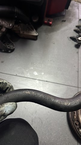 Патрубок вентиляції картера, масловіддільника