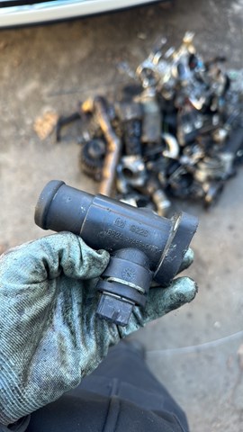 Фланец системы охлаждения (тройник)