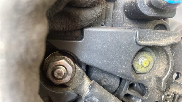 Автомобильный генератор 028903029R VAG
