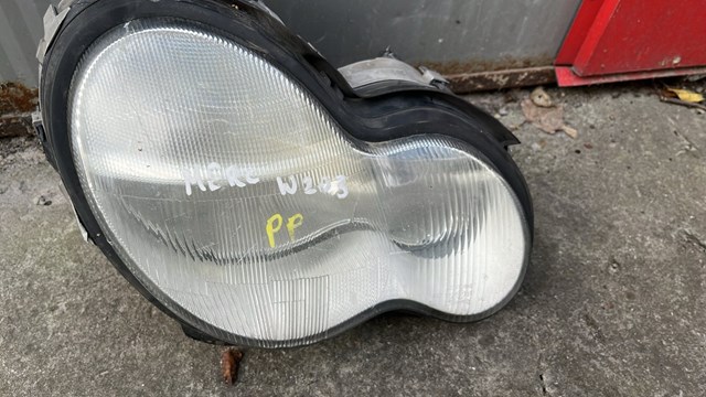 Фара передняя правая 0301166202 MERCEDES
