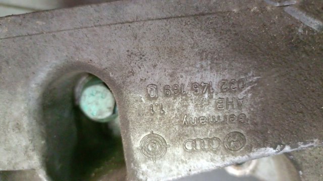 Натягувач приводного ременя